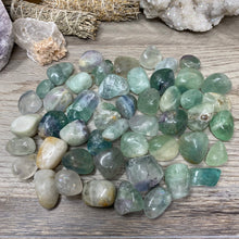 Carica l&#39;immagine nel visualizzatore di Gallery, Fluorite Medium Rough Tumbles
