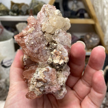 将图像加载到图库查看器中，Pink Amethyst Large Geode Cluster #09
