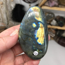 将图像加载到图库查看器中，Labradorite Palm Stone #13
