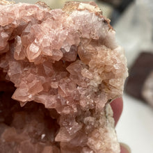 将图像加载到图库查看器中，Pink Amethyst Large Geode Cluster #04
