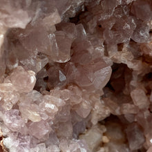将图像加载到图库查看器中，Pink Amethyst Large Geode Cluster #02

