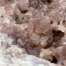 将图像加载到图库查看器中，Pink Amethyst Large Geode Cluster #02
