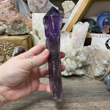 Chargez l&#39;image dans la visionneuse de la galerie, Royal Amethyst Extra Quality X-Large Point from Bahia, Brazil #02
