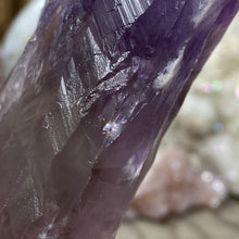 Chargez l&#39;image dans la visionneuse de la galerie, Royal Amethyst Extra Quality X-Large Point from Bahia, Brazil #02
