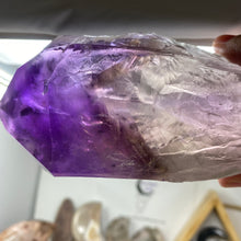 Cargar imagen en el visor de la galería, Royal Amethyst Extra Quality X-Large Point from Bahia, Brazil #05
