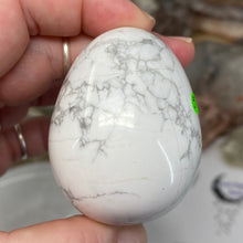 Load image into Gallery viewer, Howlite Egg #05
