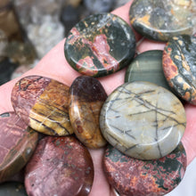 Bild in Galerie-Viewer laden, Cherry Creek Jasper 1&quot; Coin Size Pocket Stone
