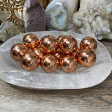 Bild in Galerie-Viewer laden, Copper 30mm Spheres
