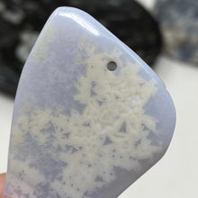 将图像加载到图库查看器中，Blue Lace Agate Freeform A Grade Bead #09
