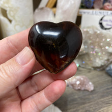 将图像加载到图库查看器中，Amber Puffy Heart Palm Stone #05 *chipped tip
