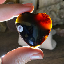 将图像加载到图库查看器中，Amber Puffy Heart Palm Stone #08
