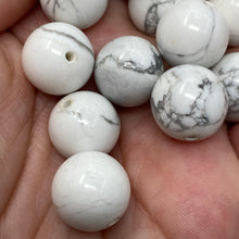 将图像加载到图库查看器中，Howlite 14mm AAA Grade Beads
