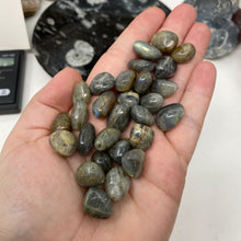 将图像加载到图库查看器中，Labradorite 15x12mm Nugget A Grade Beads
