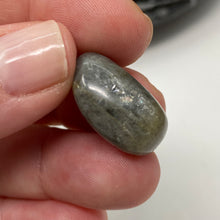 将图像加载到图库查看器中，Labradorite 20x14mm Nugget A Grade Beads
