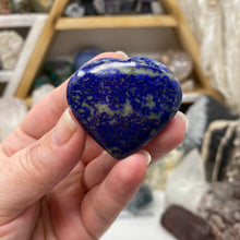 Carica l&#39;immagine nel visualizzatore di Gallery, Lapis Lazuli Heart #02 with drill hole
