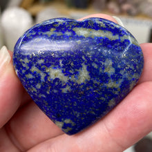 Carica l&#39;immagine nel visualizzatore di Gallery, Lapis Lazuli Heart #02 with drill hole
