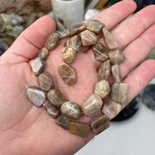 将图像加载到图库查看器中，Peach Sunstone / Moonstone 14x10mm Faceted Nugget Beads
