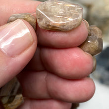将图像加载到图库查看器中，Peach Sunstone / Moonstone 14x10mm Faceted Nugget Beads
