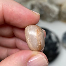 Load image into Gallery viewer, Peach Sunstone / Moonstone 17x13 Large Nugget Beads
