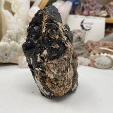 将图像加载到图库查看器中，Black Tourmaline with Muscovite Rough #05
