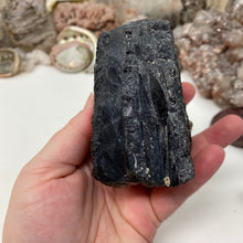 将图像加载到图库查看器中，Black Tourmaline with Muscovite Rough #08
