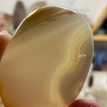 Load image into Gallery viewer, Agate Palm Stone #08
