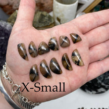 Carica l&#39;immagine nel visualizzatore di Gallery, Andalusite / Chiastolite X-Small Cabochons
