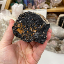 将图像加载到图库查看器中，Black Tourmaline with Muscovite Rough #19
