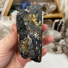 将图像加载到图库查看器中，Black Tourmaline with Muscovite Rough #20
