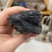 将图像加载到图库查看器中，Black Tourmaline with Muscovite Rough #20
