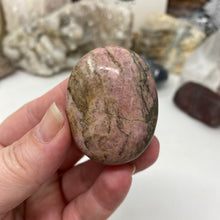 Carica l&#39;immagine nel visualizzatore di Gallery, Rhodonite Pillow Palm Stone
