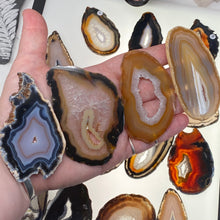 将图像加载到图库查看器中，Natural Small Agate Slices
