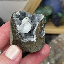 Carica e avvia il video nel visualizzatore di galleria, Sparkling Quartz Chalcedony #19
