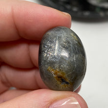 Bild in Galerie-Viewer laden, Labradorite 24x16mm Nugget A Grade Beads
