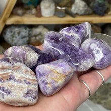 Chargez l&#39;image dans la visionneuse de la galerie, Chevron Amethyst X-Large Tumbles
